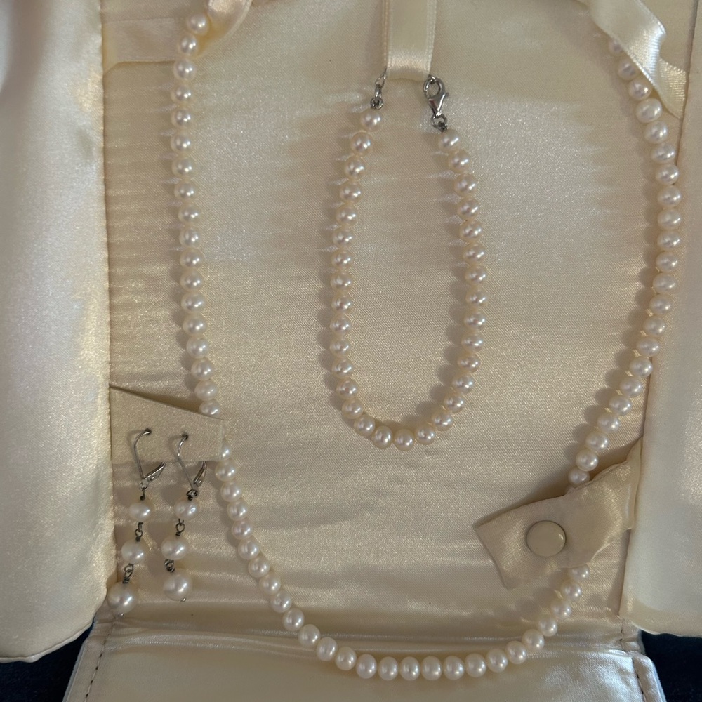 Stauer pearl earrings,necklace,bracelet, set